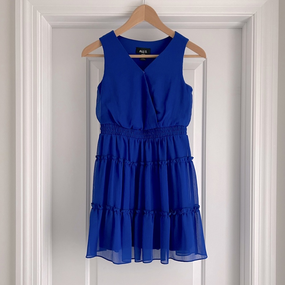 SOLD // Pretty blue textured dress - fully lined